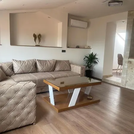 Maki Apartment